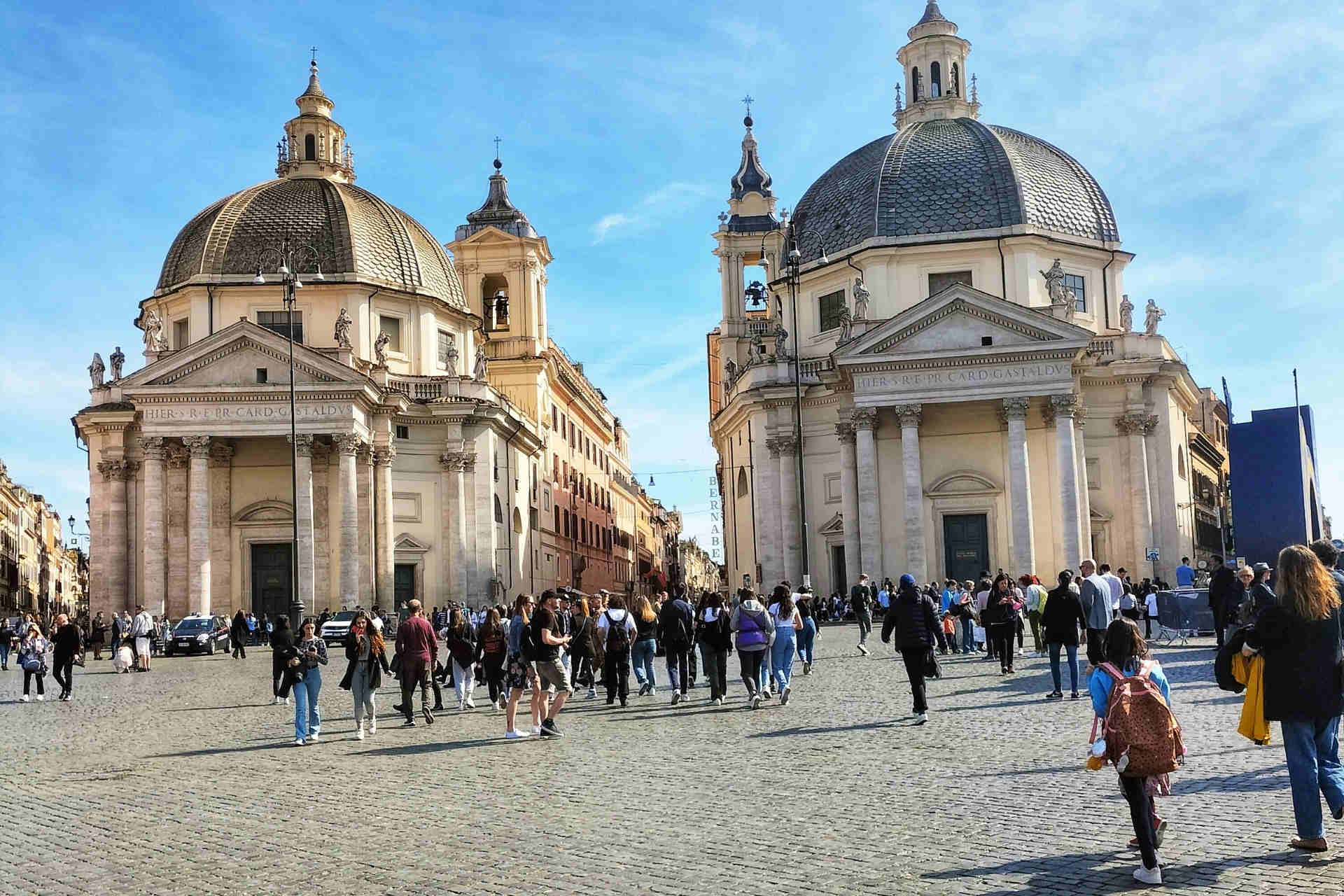 Piazza del Popolo cosa vedere: Chiese gemelle